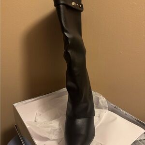 Sleek Black Heeled Boots for Women